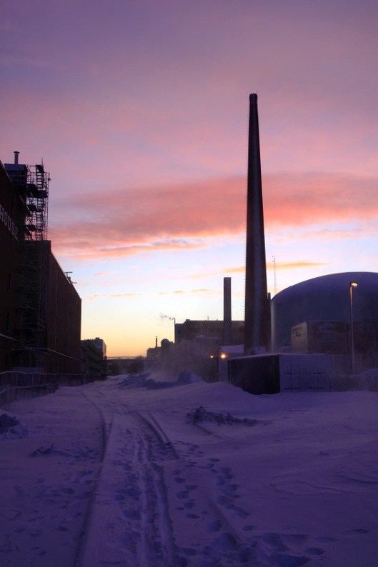 夕陽中的鐵路與MIT核子反應爐