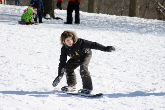也有不少人玩起單板滑雪