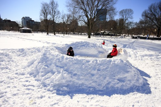 波士頓公園的雪堡，裡面還有雪椅可坐