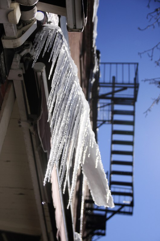 融雪形成的冰柱