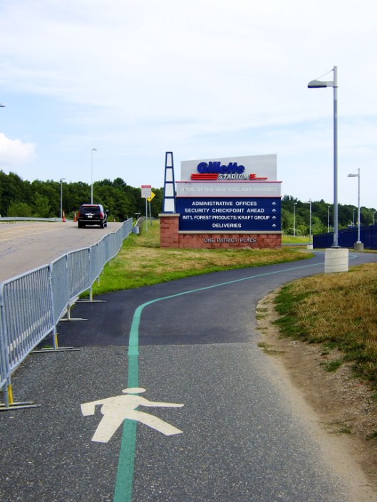 抵達吉列體育場