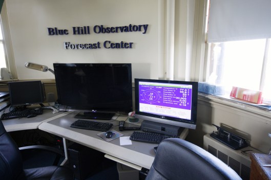 氣象用電腦的大螢幕