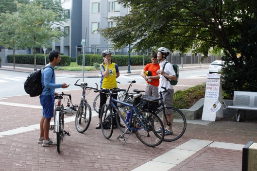 宿舍前整裝出發