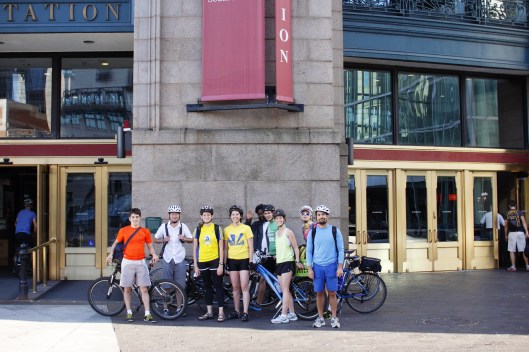 波士頓南站前團體照(有人亂入...)