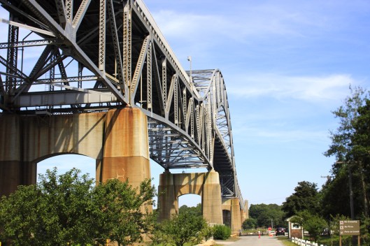 橋下回望波恩大橋