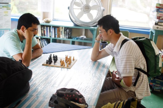 Shaiyan和George在玩西洋棋