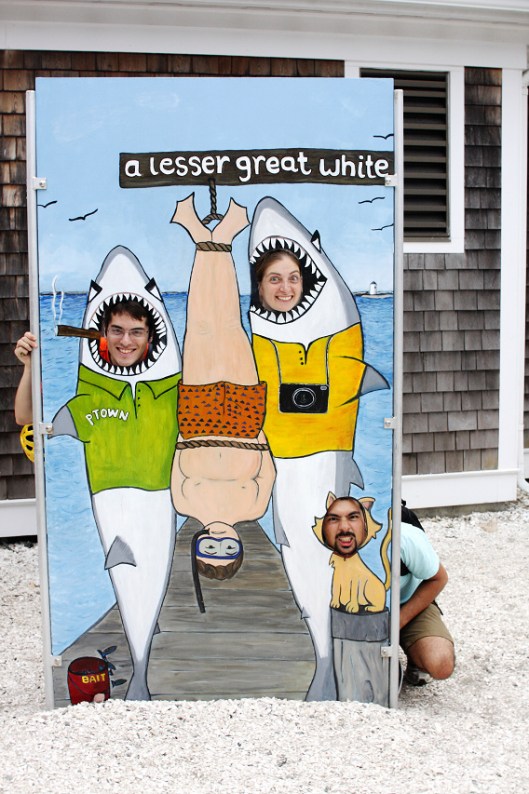 我去水族館把魚通通撈走，只有一種魚撈不走，姓大名叫白鯊，大~白~鯊~